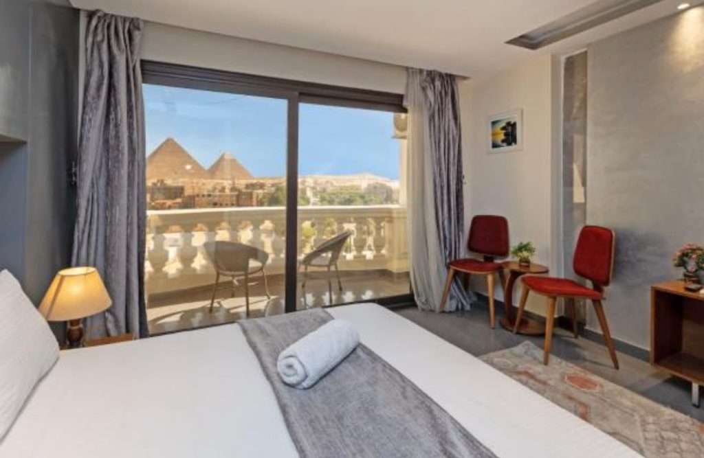 Deluxe Room With Pyramids View